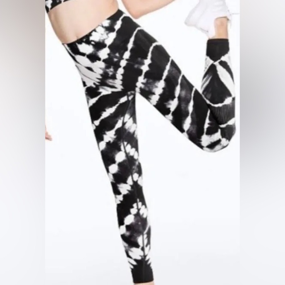 PINK Victoria's Secret Black and White Tie-Dye Seamless Leggings